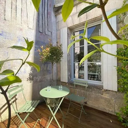 Avec Terrasse アパート